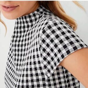 NWT Ann Taylor gingham mock neck cap sleeve | black & white | size large